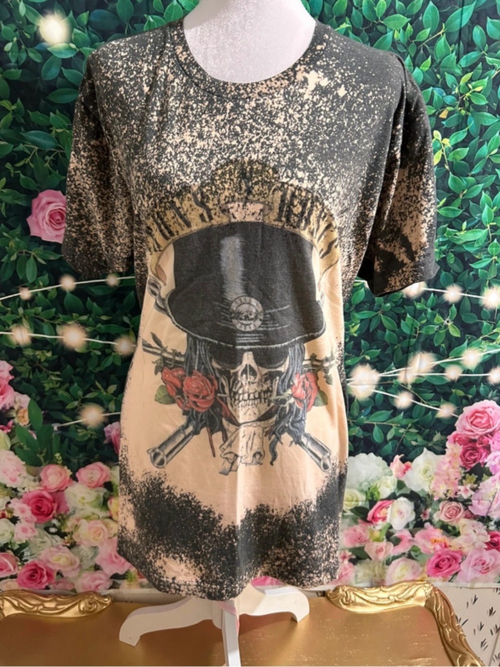 Guns N Roses Graphic Tee in Black and Beige